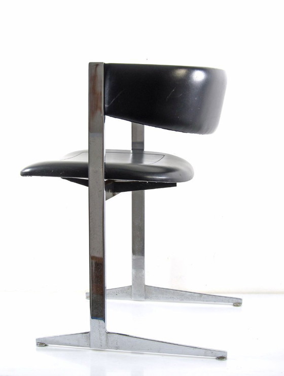 Image 1 of Chaises de salle à manger vintage élégantes des années soixante, chromées et noires.