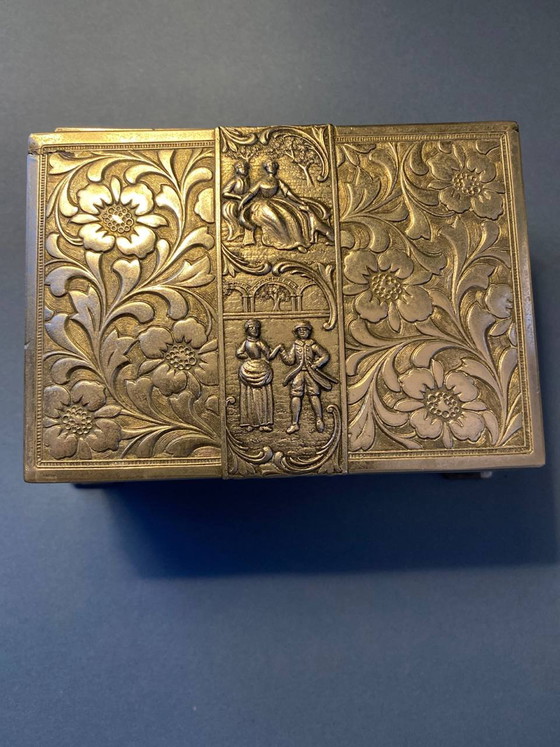 Decorative silver-plated metal box – 18th-century gallant scenes – Rococo style – Decorative Objects (photo 5 of 6)