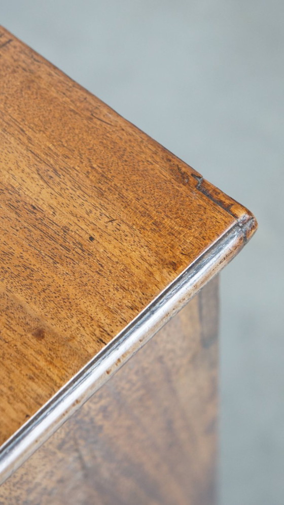 Image 1 of Preciosa cómoda inglesa antigua del siglo XVIII