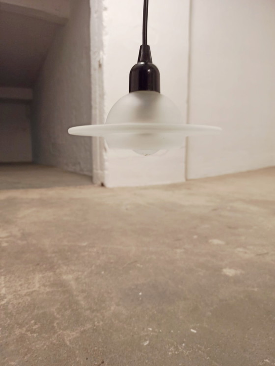 Image 1 of 2 massive UFO-förmige Glaspendelleuchten