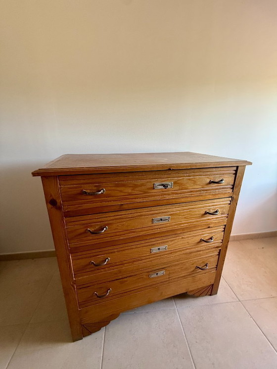 Image 1 of Commode van onbewerkt hout en verchroomd metaal, in art-decostijl uit de jaren 50.