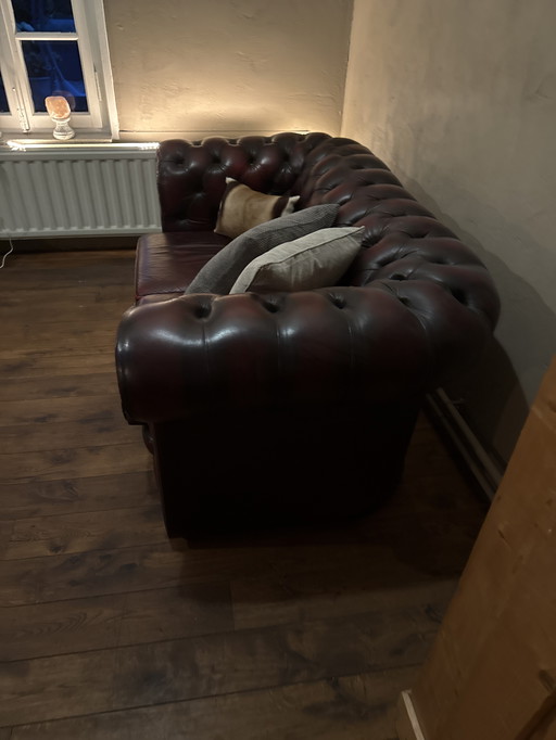 Rood Chesterfield2 zits