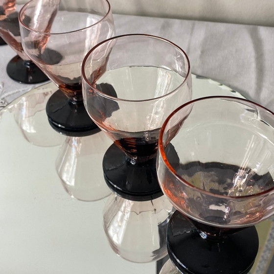 6 kleine Art-Deco-Wein- oder Wassergläser mit Stiel in Rosa und Schwarz, 7 cl – Gläser & Karaffe, Glass (photo 6 of 9)
