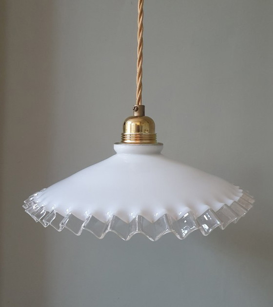 Lampada a sospensione Vintage Francese modello PieCrust - Vetro Opalino Bianco – Lampade a sospensione (photo 2 of 12)