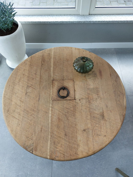 Unique Brutalist Coffee Table in Solid Oak - Wabi-Sabi/ Antique Threshing Wheel (110 cm), Wood, Iron, Beige (photo 3 of 12)