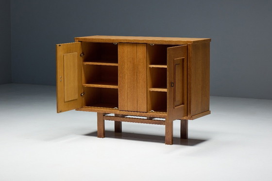 Image 1 of Armadio brutalista in quercia, Belgio, anni '60