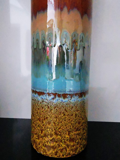 Vaso cilindrico smaltato di lava