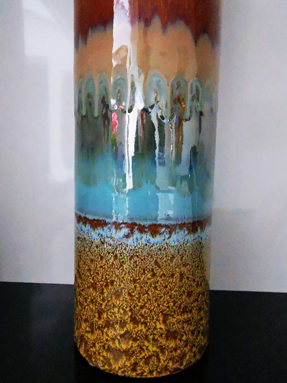 Image 1 of Jarrón cilíndrico con esmalte de lava