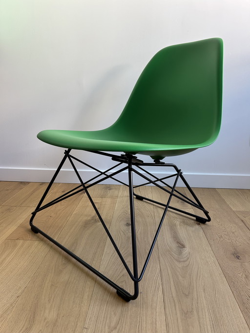 1 x Vitra Eames Side Chair LSR, Zwart Onderstel, Nieuwstaat