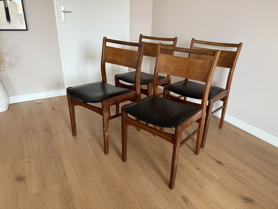 Image 1 of Quattro sedie vintage di design danese (in legno e similpelle)