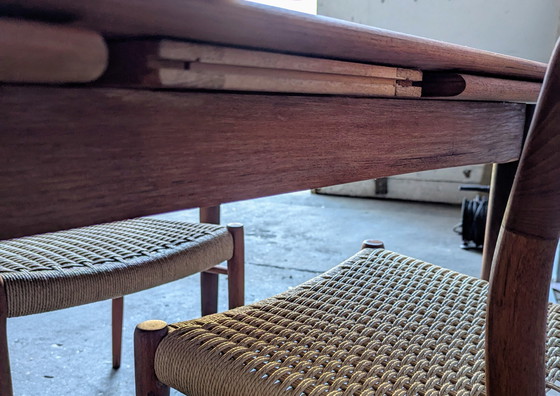 Image 1 of Table de salle à manger extensible en teck d'origine danoise