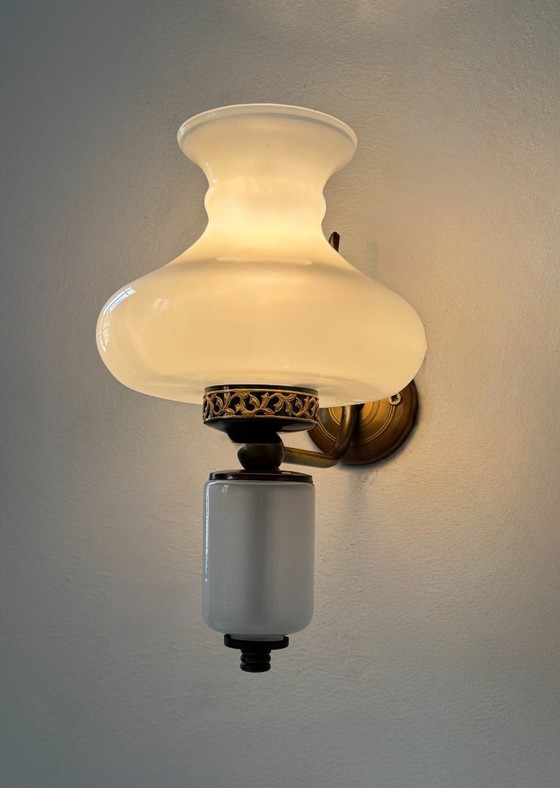 Image 1 of Coppia di applique vintage, vetro opalino e ottone, Francia, 1970