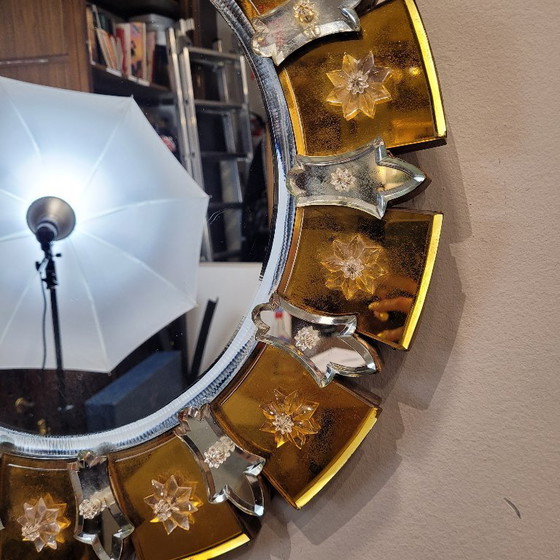 Image 1 of "Zon"-spiegel van Murano-glas, amberkleur, 20e eeuw – Italië