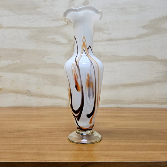 Image 1 of Vaso vintage in vetro opalino/lattice fiammato (H25.5) arancione