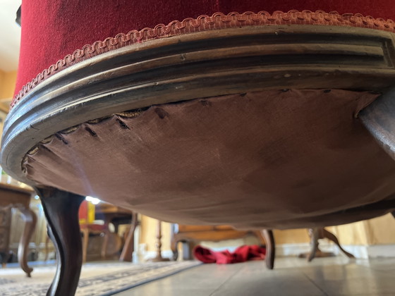 Image 1 of Banco antiguo estilo Luis Felipe en madera y terciopelo rojo burdeos.