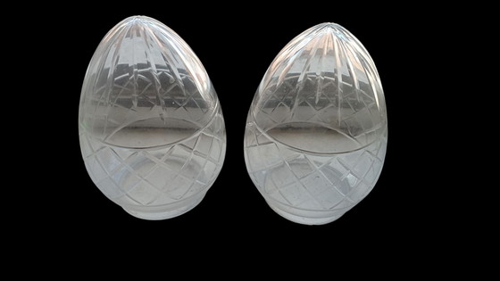 Image 1 of Paire de pièces détachées pour verres de lampe ciselés