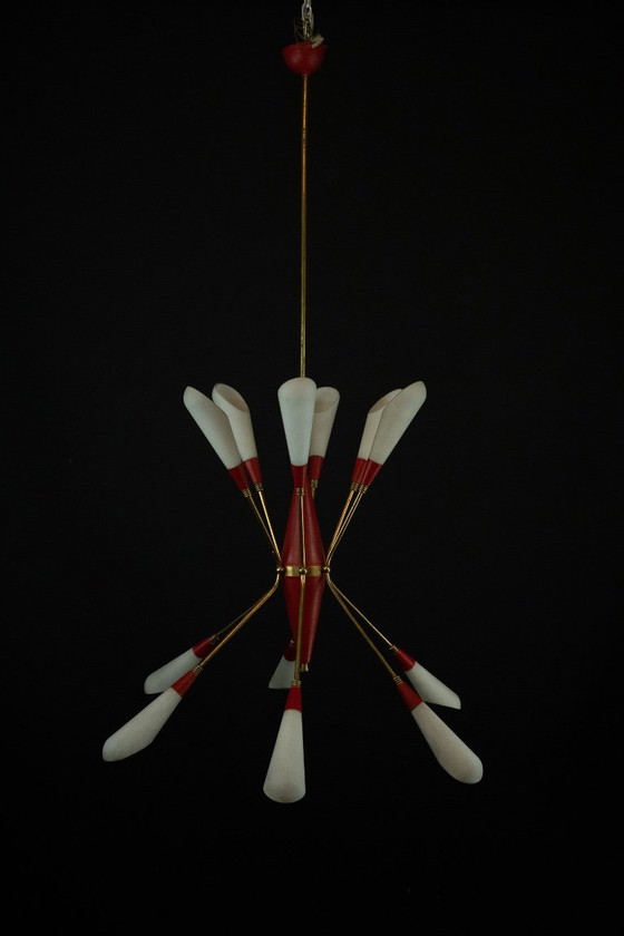 Image 1 of Araña de 12 luces de mediados de siglo a la manera de Stilnovo. Italia años 50