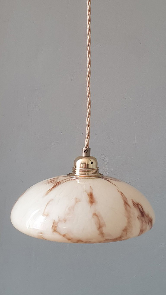 Image 1 of Suspension vintage en verre opalin de style Art déco