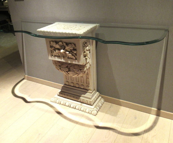 Image 1 of Console in gemalen marmer met gefacetteerd glazen blad