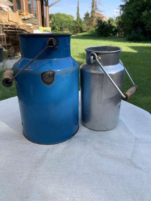 Blaue und Aluminium Milchkannen, 1950er, 2er Set