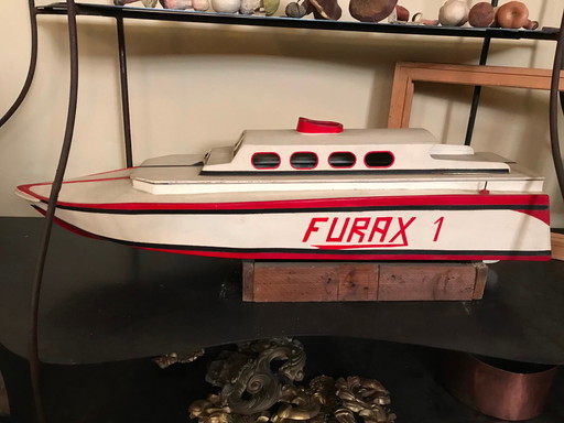 Maquette de bateau en bois Furax 1