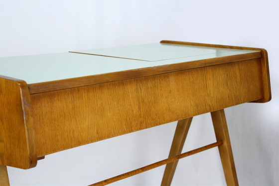 Image 1 of Tables de chevet restaurées de style Mid-Century avec coiffeuse, Tchécoslovaquie, années 1960, ensemble de 3