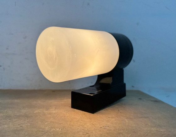 Image 1 of Industriële bruine bakelieten wandlamp met melkglas, jaren 60