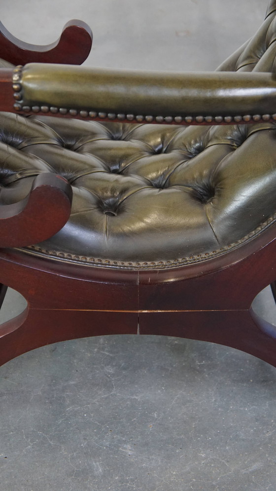 Image 1 of Groene Rundleren Chesterfield Fauteuil Gecombineerd Met Hout