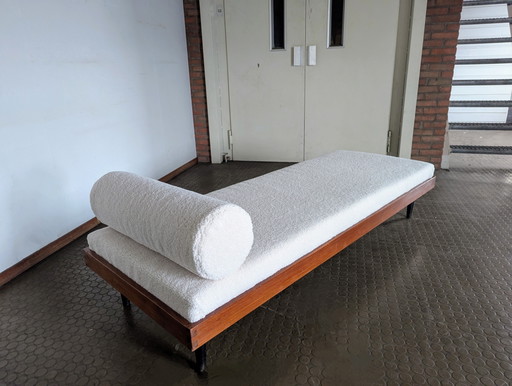 Sofá cama de teca de mediados de siglo, década de 1960