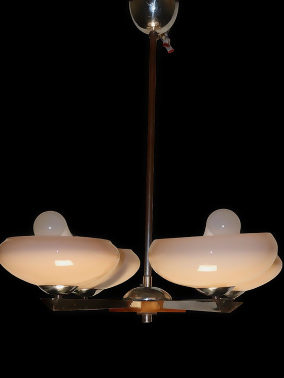 Image 1 of Lámpara de araña NAPAKO de la década de 1940 | Cristal opalino rosa, madera y cobre