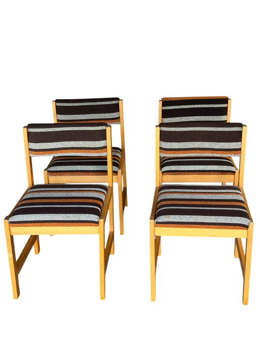 Set van 4 Scandinavische Design Eetkamerstoelen