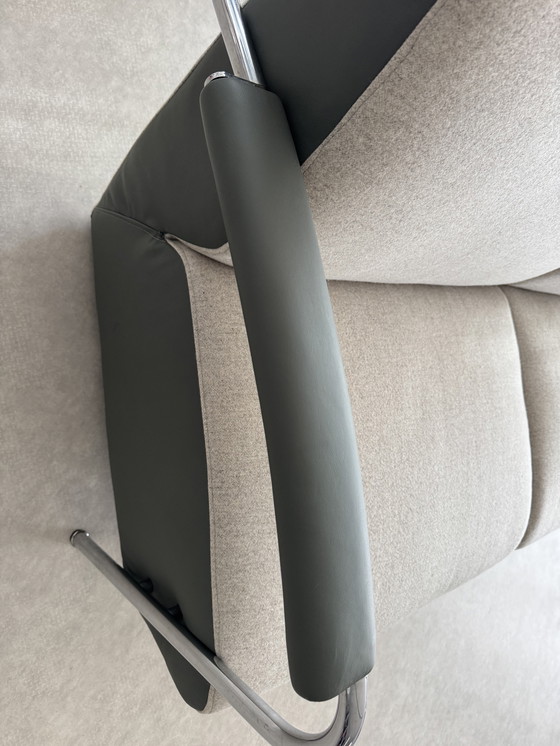 Image 1 of Sofá Leolux Scylla de 2,5 plazas. Diseño: Gerard Vollenbrock. Fabricado en tela combinada con piel.