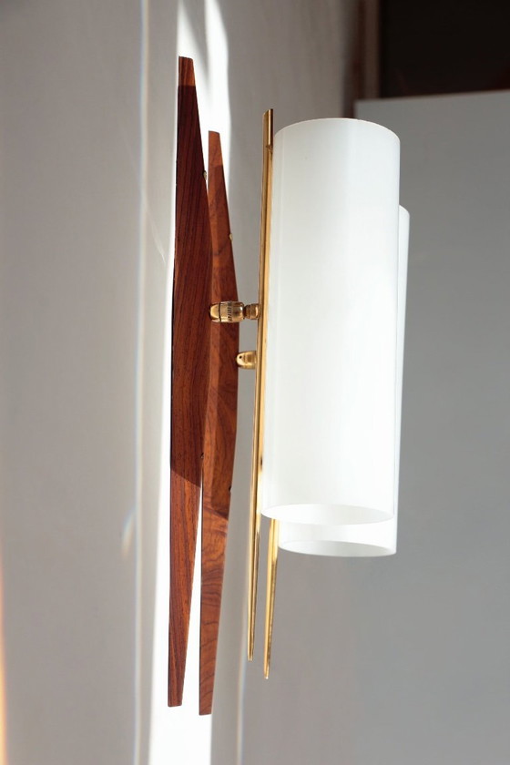Image 1 of 4 Modernistische verstelbare wandlampen in teak en messing – 1950