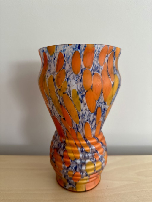 Wilhelm Kralik Söhne Art Deco vaas – Boheems mondgeblazen glas in oranje, geel en wit marmerpatroon (20 cm) | Bohemian Art Deco 