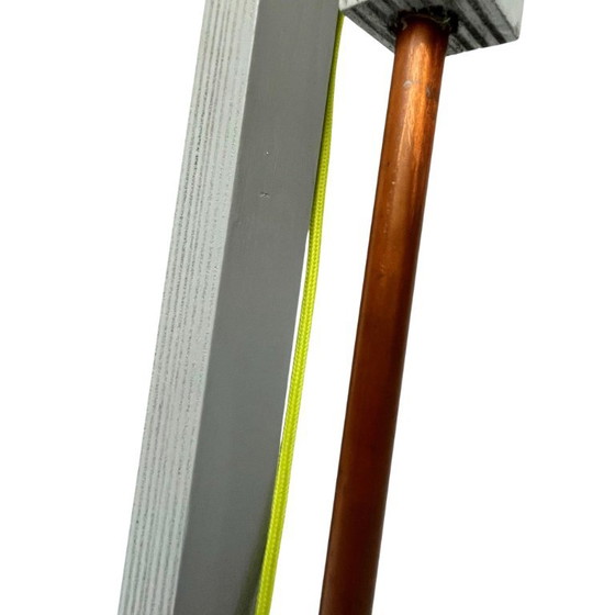 Op maat gemaakte grijze houten vloerlamp met koperkleurige kop – Vloerlampen, Metal, Rubber (photo 8 of 20)