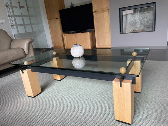 Image 1 of Table basse architecturale moderniste – plateau en verre flottant, acier et bois massif