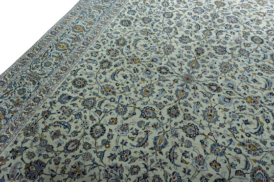 Image 1 of Signed Kashan cork - 397 x 306 cm - Pistachio green