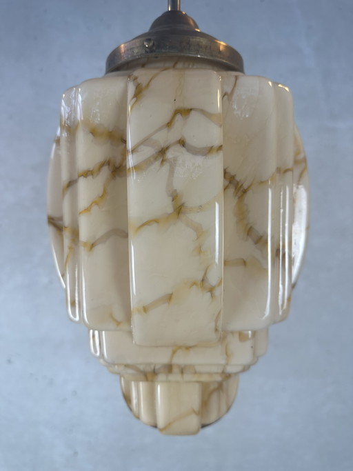 Art-Deco-Wolkenkratzer – marmoriertes Opalin