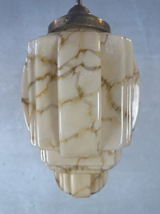 Image 1 of Art-Deco-Wolkenkratzer – marmoriertes Opalin