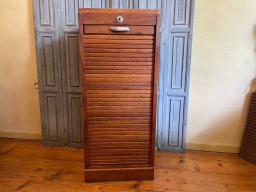 Armoire à volet roulant, classeur, meuble à musique, français