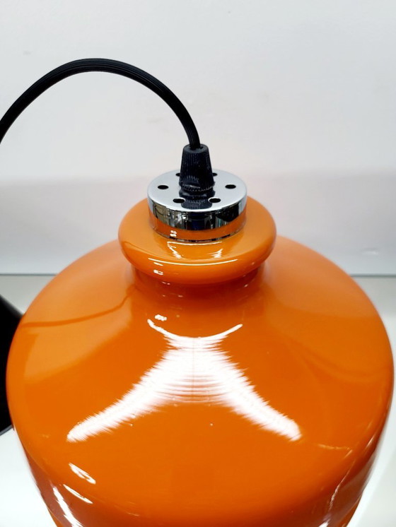 Image 1 of Lampada a sospensione vintage in vetro opalino arancione con finitura cromata, anni '60