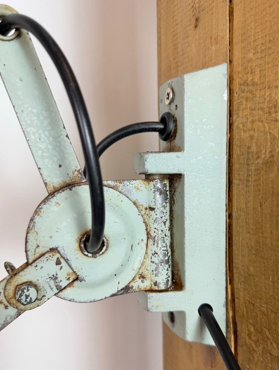 Image 1 of Groene industriële schaarwandlamp van Elektroinstala, jaren 60.