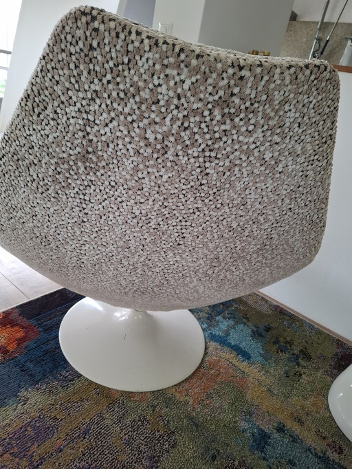 2 Artifort armchairs F 510