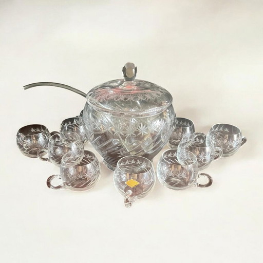 Mid - Century bowl set made of crystal glass in Treveris/ Treviris hand cut with 12 glasses and glass ladle 1960s.