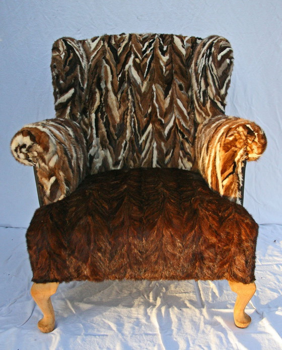 Image 1 of Antieke oorfauteuil met hergebruikte bontjassen bekleed (1910) 