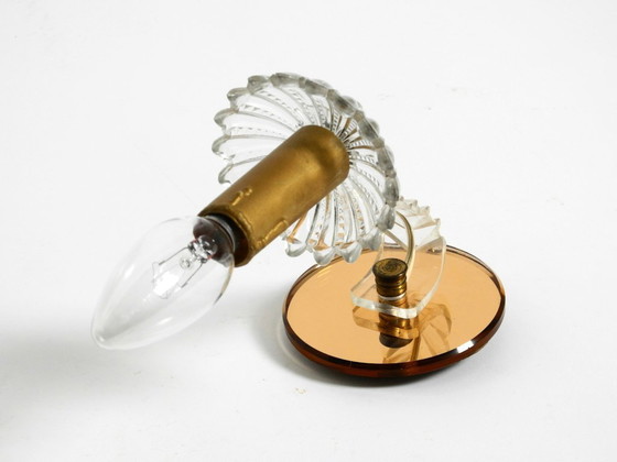 Image 1 of Deux appliques murales italiennes originales très rares des années 1960, avec éléments en verre et en miroir.