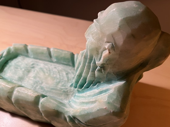 Image 1 of Sculpture décorative en albâtre d'Asie "Empty Pocket" (poche vide)