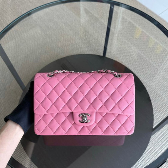 Image 1 of Chanel Classic Flap Medium - 25 cm gewatteerd lamsleer lichtroze zilverkleurige hardware Serie 18