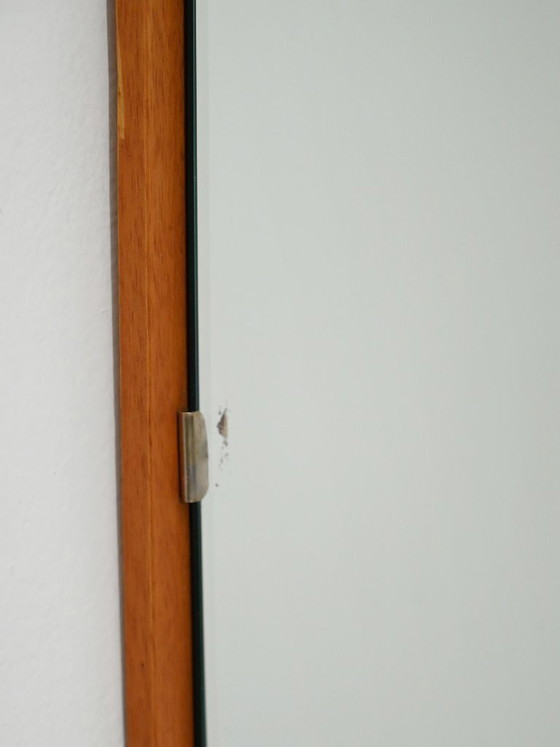 Image 1 of Scandinavische, licht bolle, rechthoekige teakhouten spiegel van "Kron".