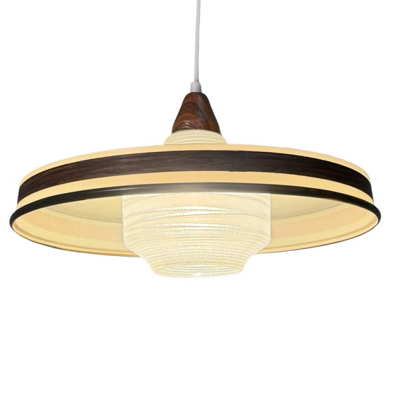 Image 1 of Suspension vintage années 70 - Plastic Fantastic ! - Centre en verre et accents imitation bois